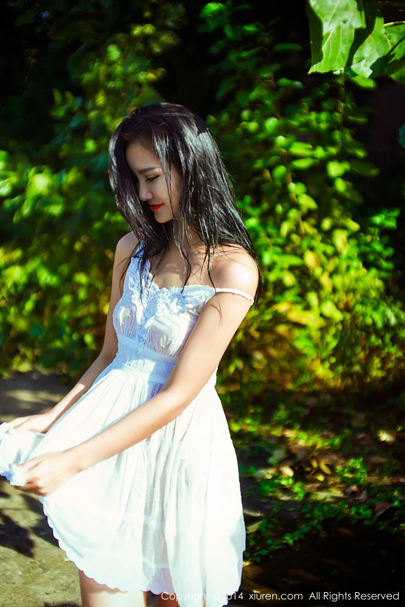[XIUREN秀人网] Liu Weila - Buổi chụp ảnh ngoài trời dưới ánh nắng chói chang - 36