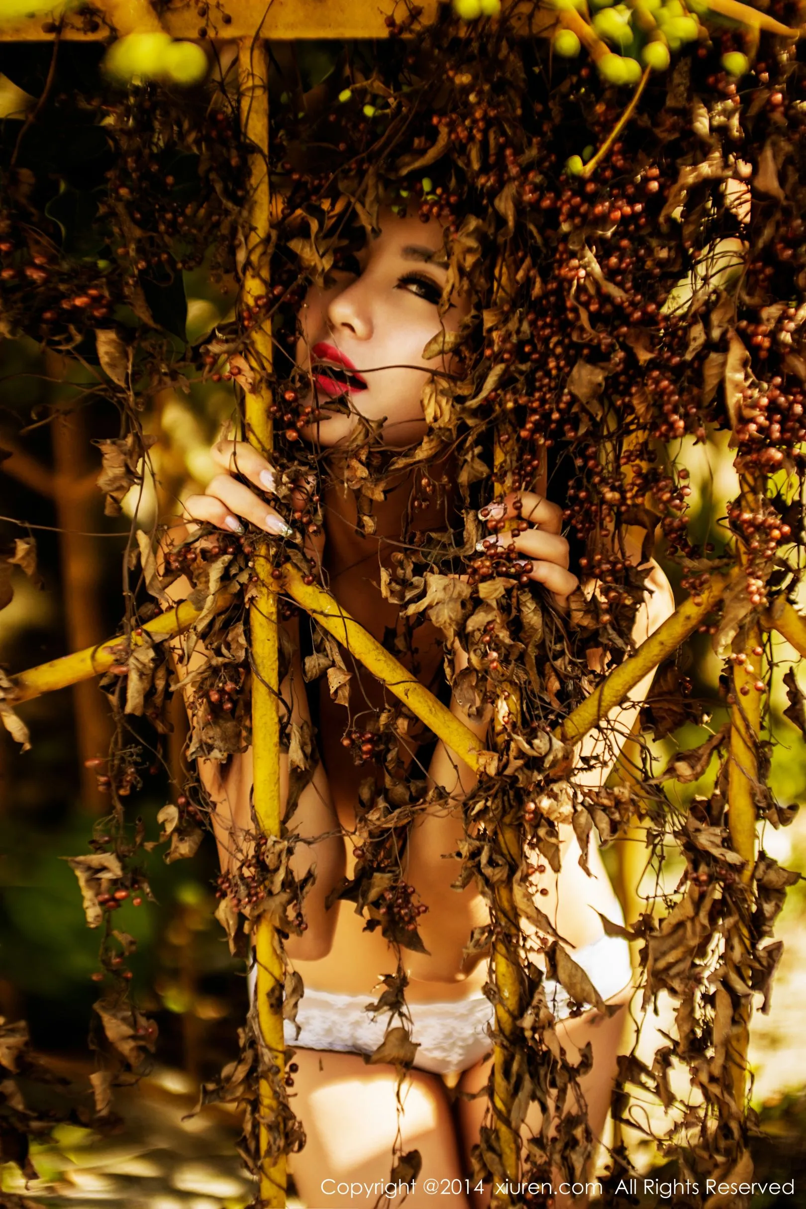 [XIUREN秀人网] Liu Weila - Buổi chụp ảnh ngoài trời dưới ánh nắng chói chang - 16